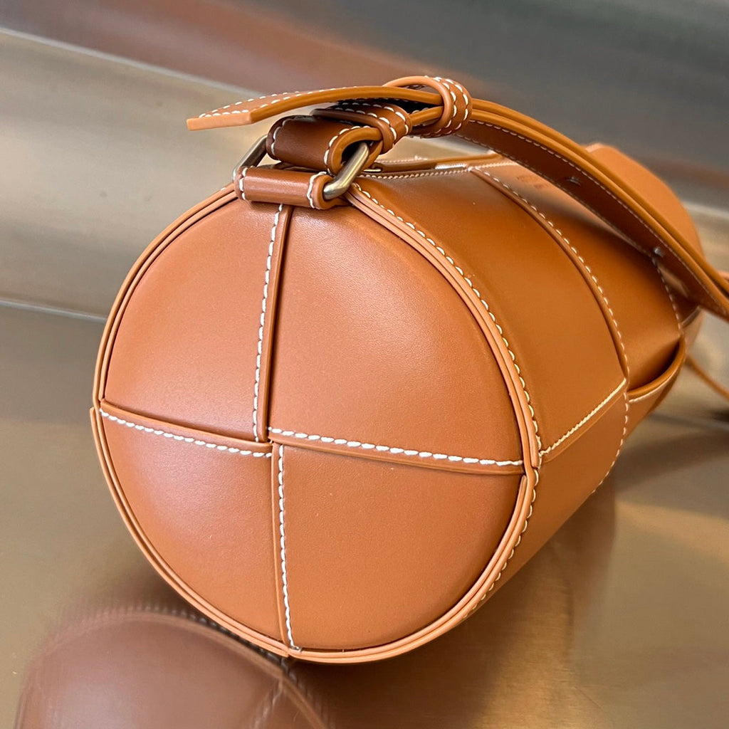BOTTEGA VENETA CYLINDER CASSETTE 30 IN BRONZE BROWN CALFSKIN