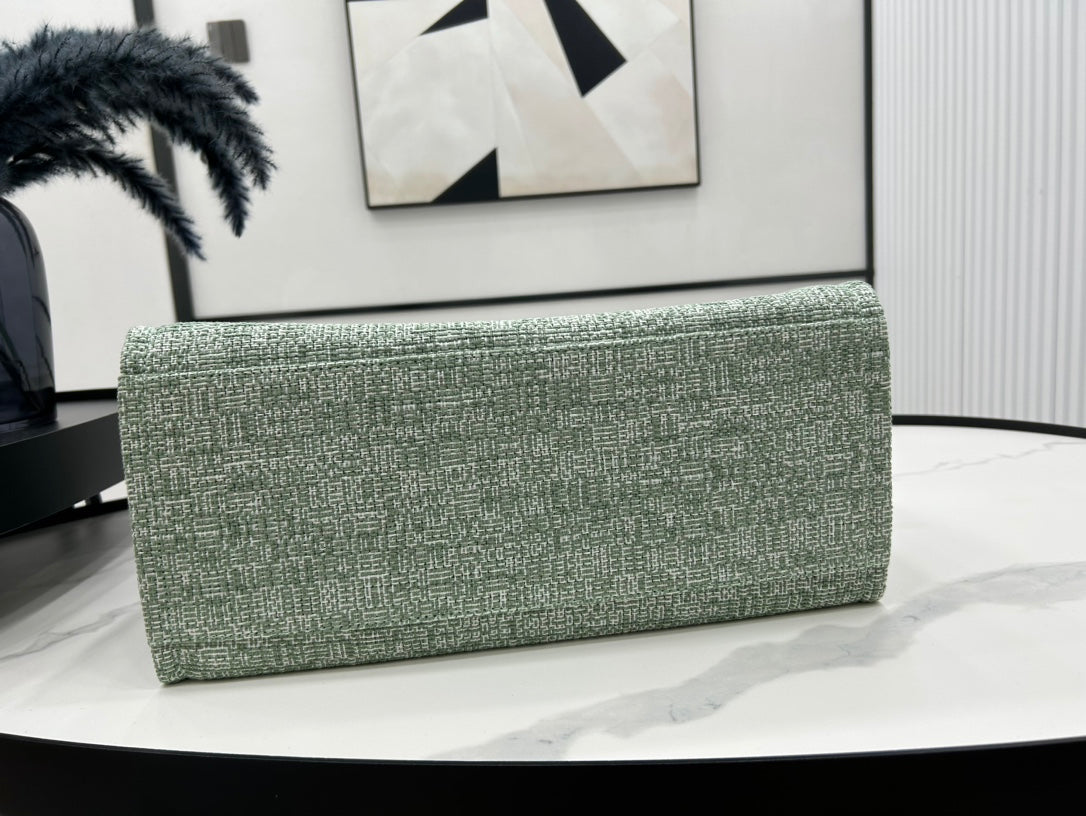 CHANEL DEAUVILLE LARGE 38 TOTE BAG IN LIGHT GREEN CANVAS
