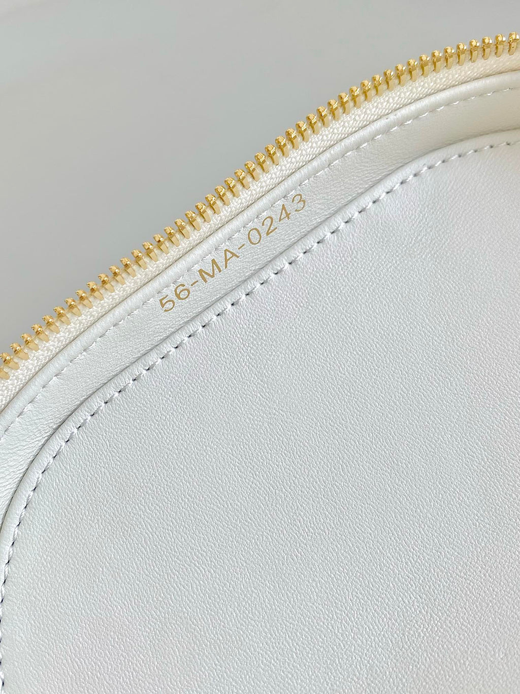 DIOR SIGNATURE VANITY 16 IN WHITE LAMBSKIN