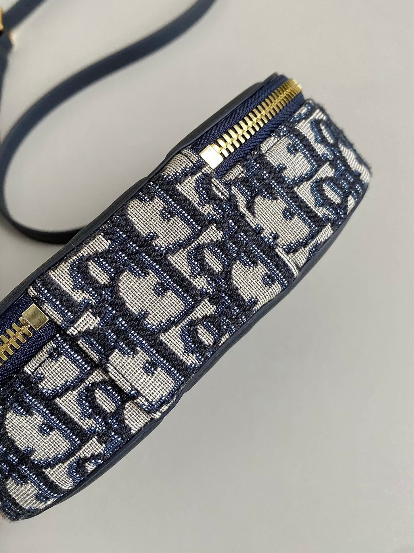 DIOR SIGNATURE 18 OVAL BAG IN BLUE OBLIQUE JACQUARD