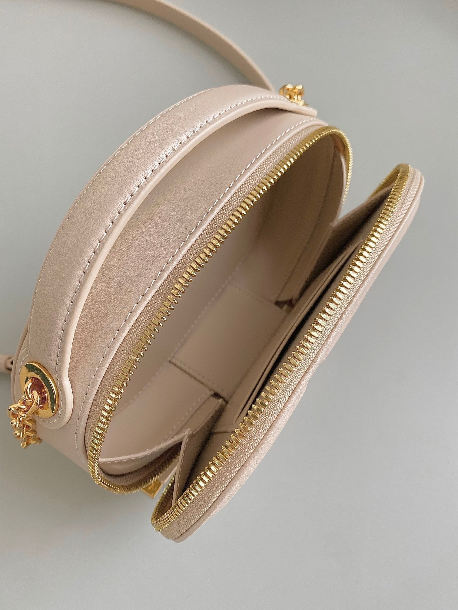 DIOR SIGNATURE 18 OVAL BAG IN BEIGE CALFSKIN