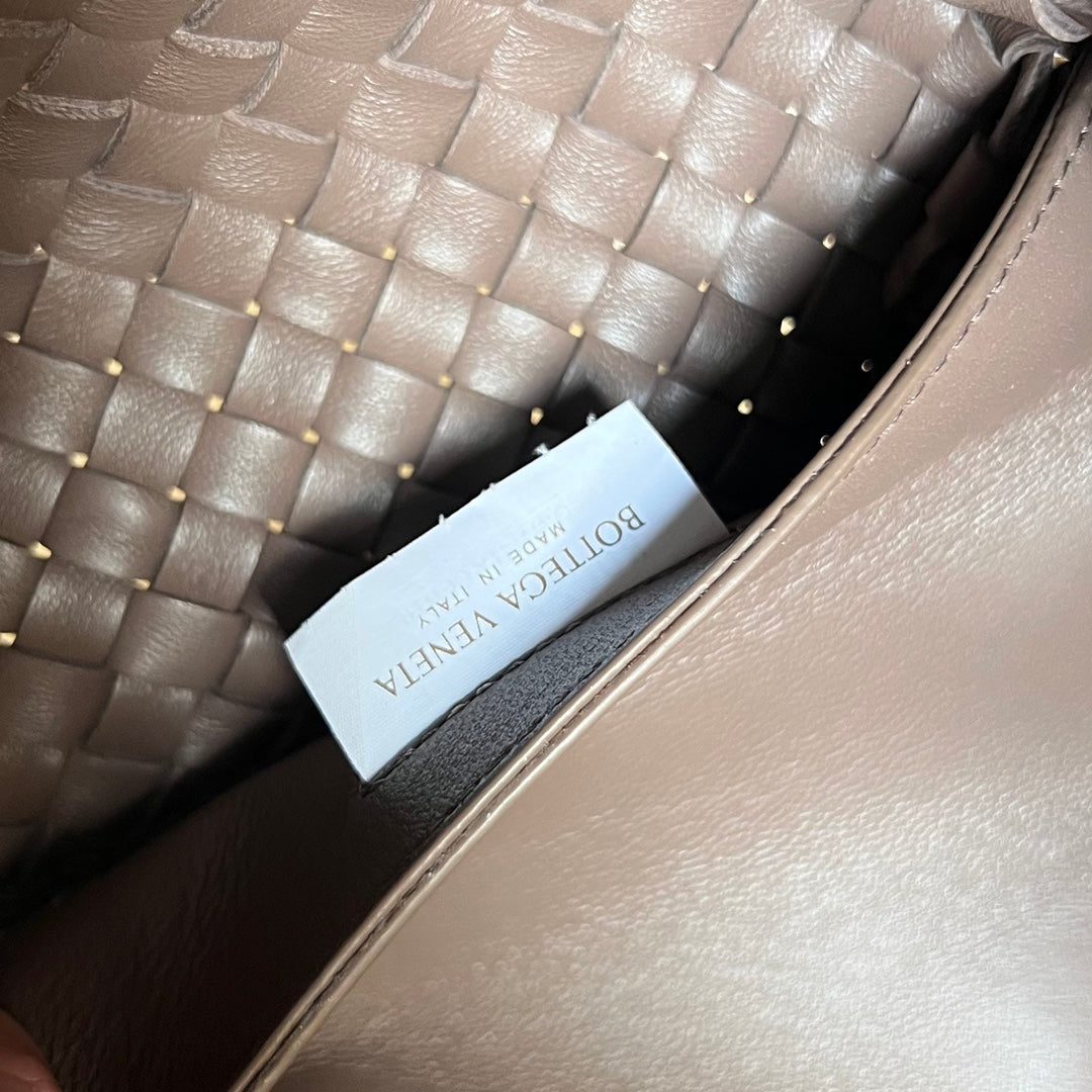 BOTTEGA VENETA SMALL CABAT 32 IN SADDLE BROWN LAMBSKIN