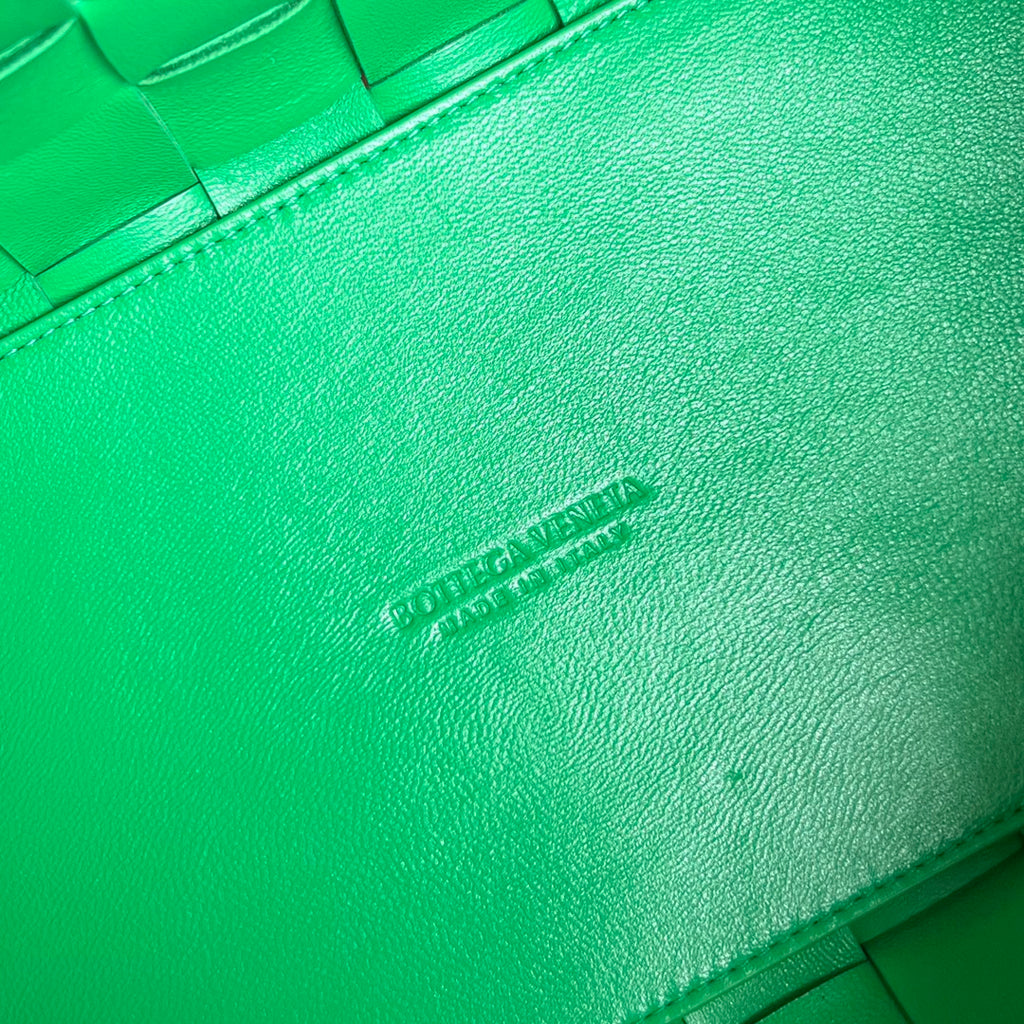 BOTTEGA VENETA MEDIUM 28 CASSETTE LIGHT GREEN LAMBSKIN