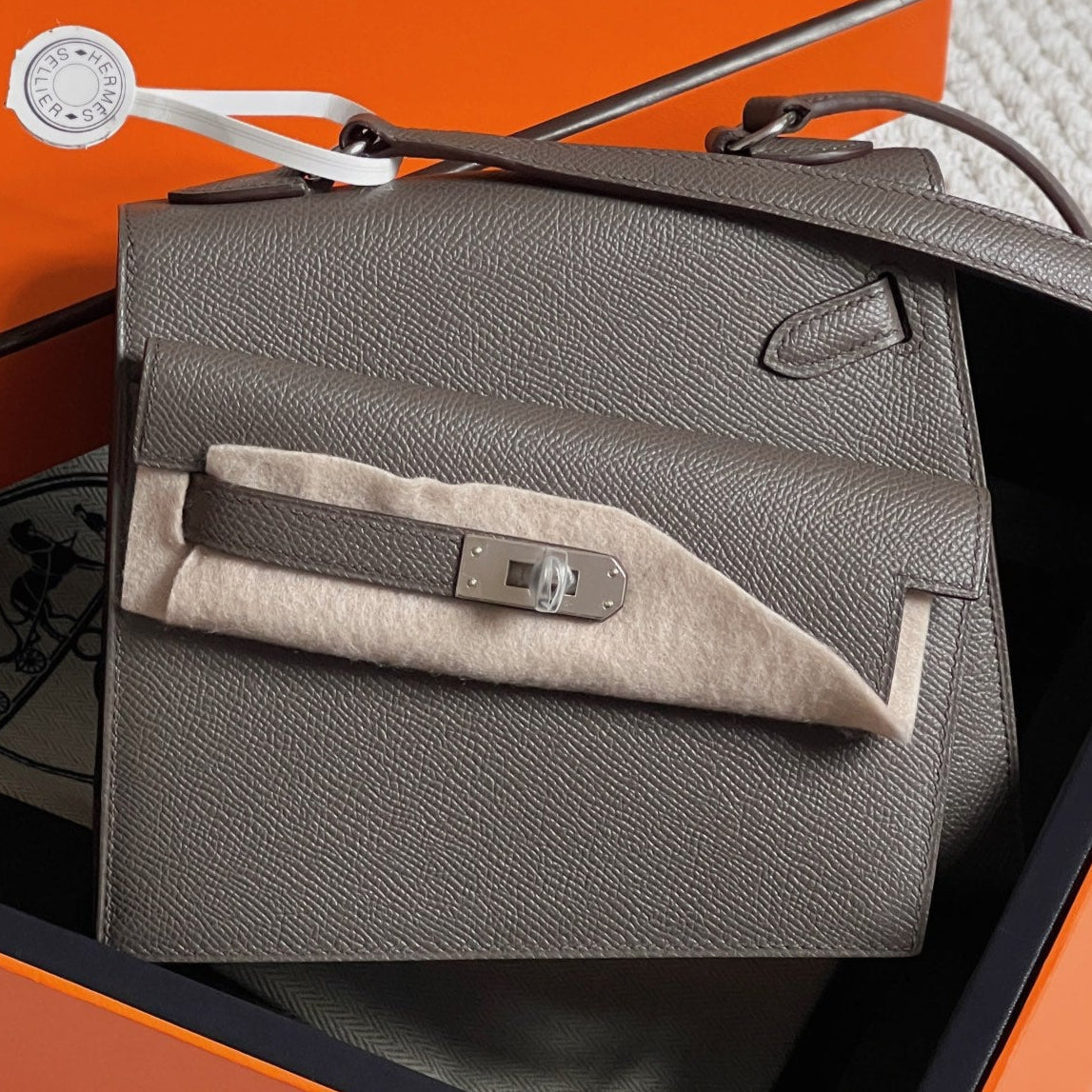 HERMES KELLY DESORDRE 20 IN WENGE BROWN EPSOM LEATHER WITH SILVER HARDWARE