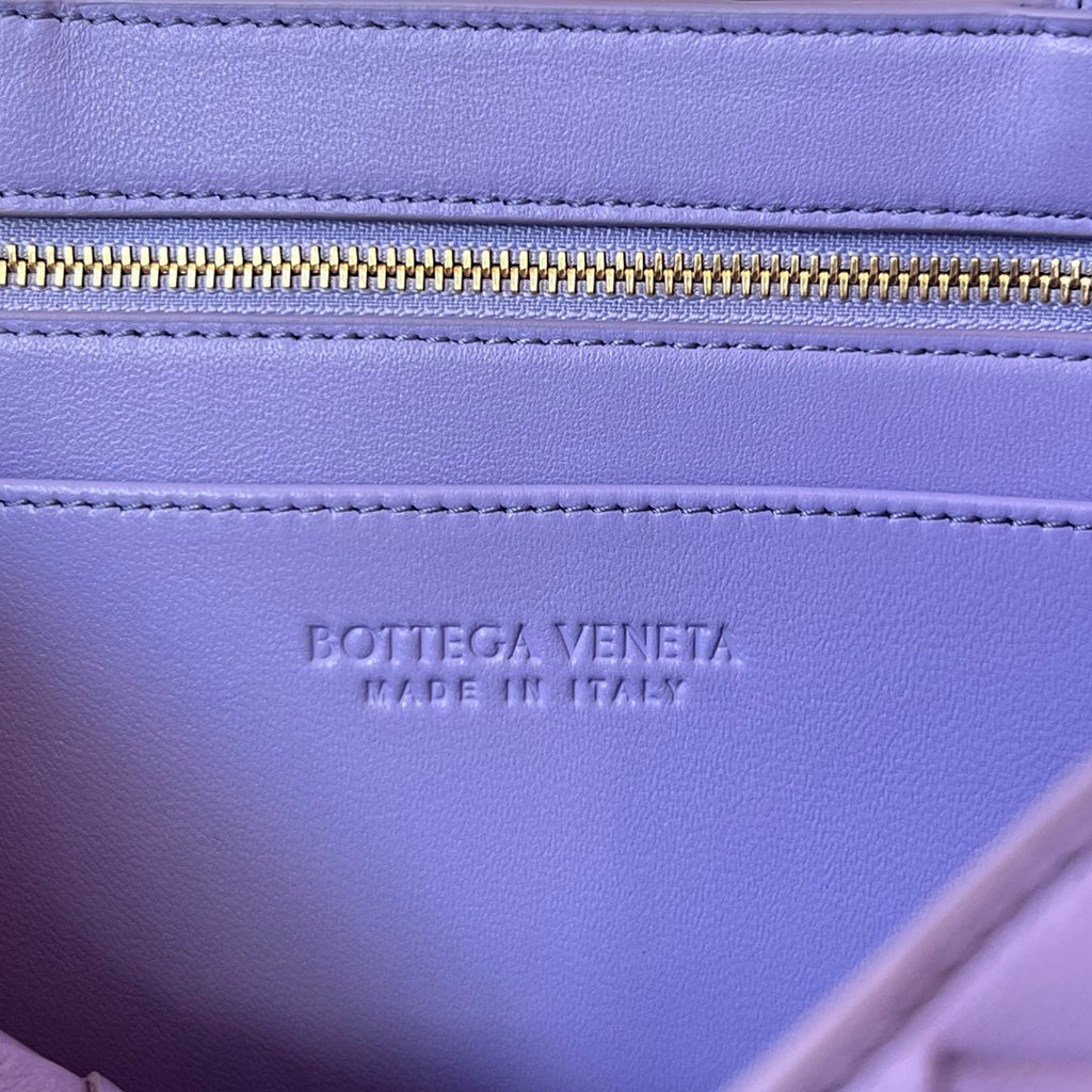 BOTTEGA VENETA SMALL ANDIAMO 29 IN LIGHT PURPLE LAMBSKIN