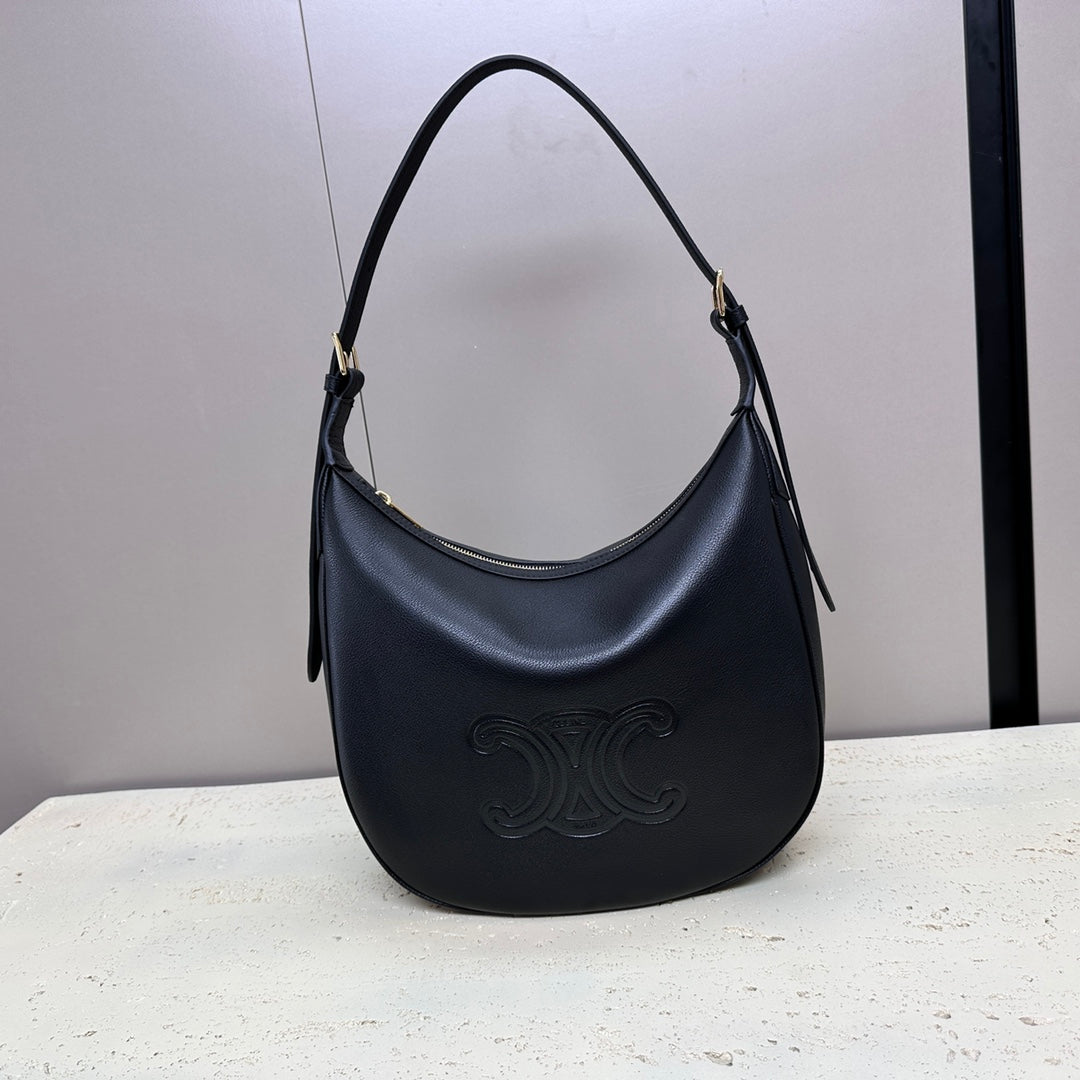 CELINE MEDIUM 30 HELOÏSE BAG CUIR TRIOMPHE IN BLACK SUPPLE CALFSKIN