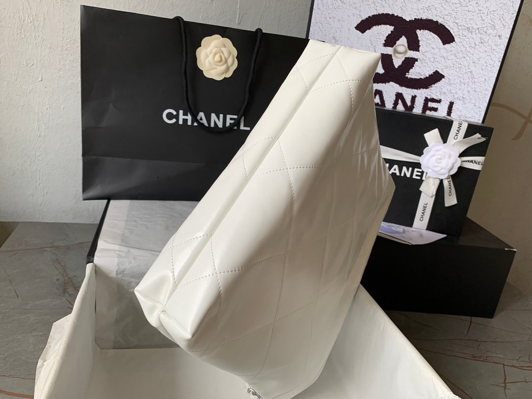 CHANEL MEDIUM 37 HANDBAG IN WHITE SHINY CALFSKIN SILVER HARDWARE