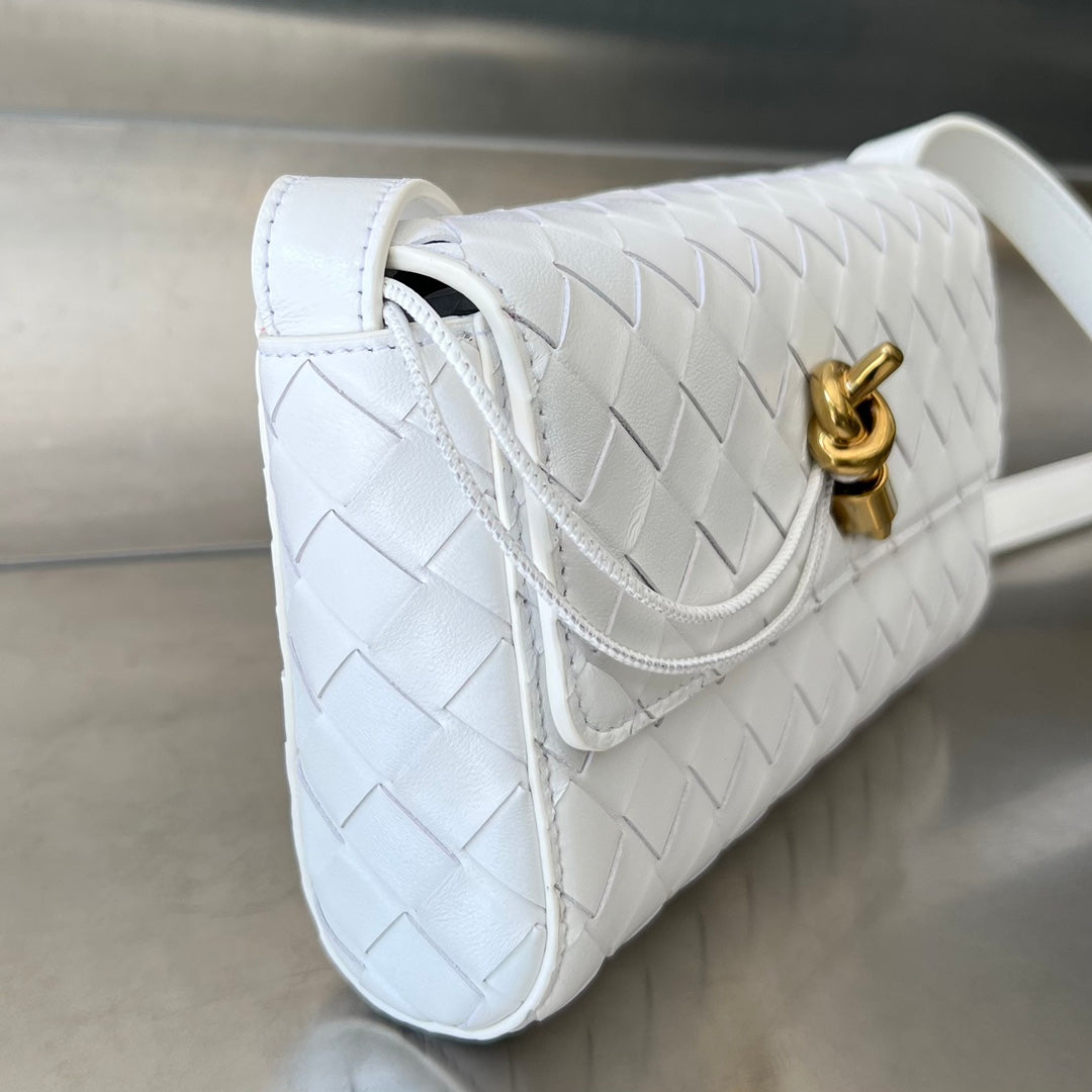 BOTTEGA VENETA ANDIAMO 21 IN WHITE LAMBSKIN