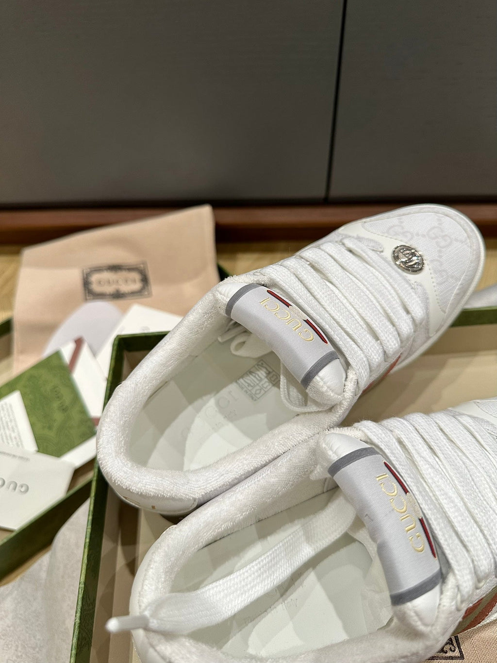 GUCCI WOMEN'S SCREENER TRAINER LIGHT GRAY CALFSKIN