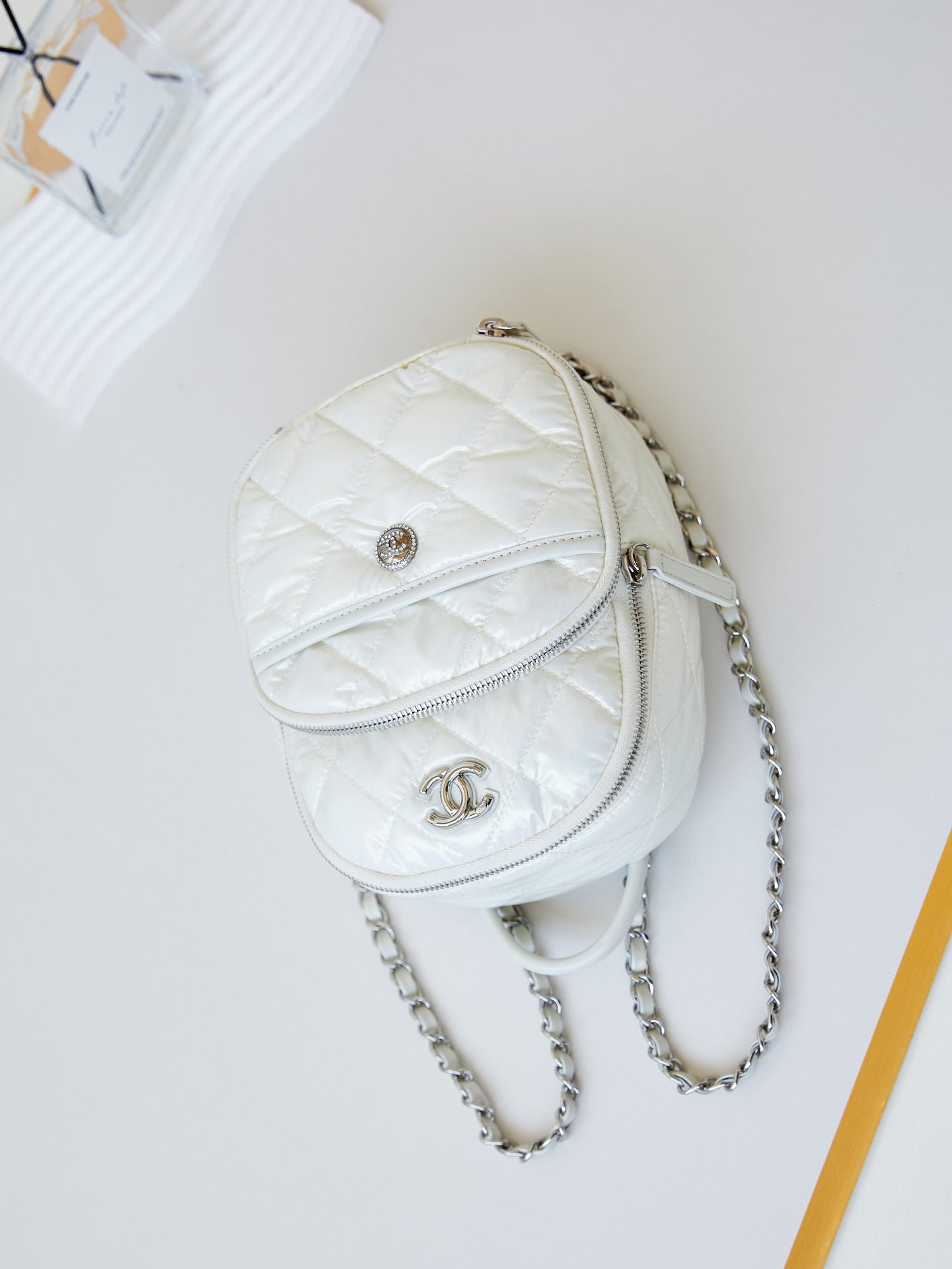 CHANEL BACKPACK 22 IN WHITE FABRIC SILVER HARDWARE