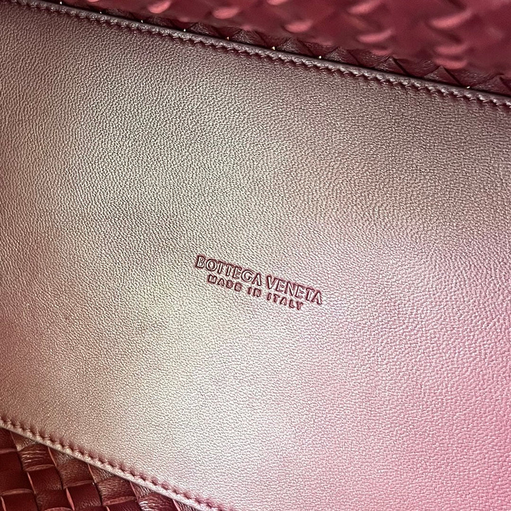 BOTTEGA VENETA SMALL CABAT 32 IN BURGUNDY RED LAMBSKIN