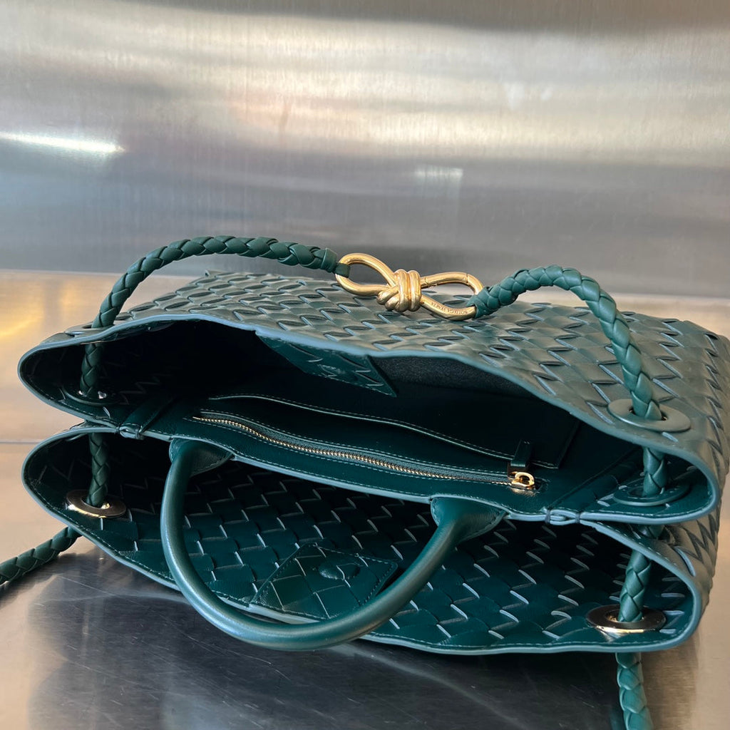 BOTTEGA VENETA SMALL ANDIAMO 29 IN EMERALD GREEN LAMBSKIN