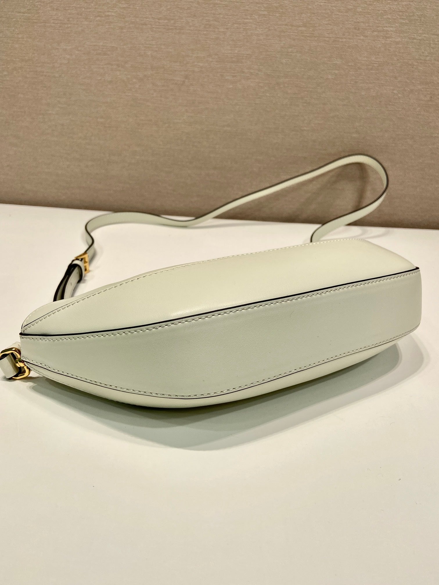 PRADA DUMPLING BAG 30 IN WHTE CALFSKIN