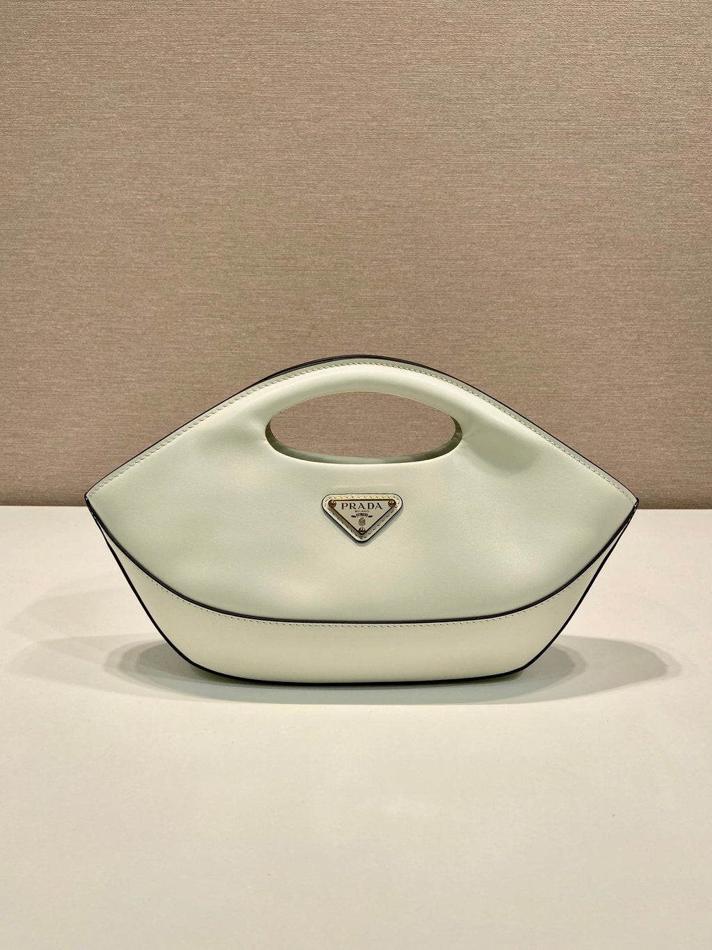 PRADA DUMPLING BAG 30 IN WHTE CALFSKIN