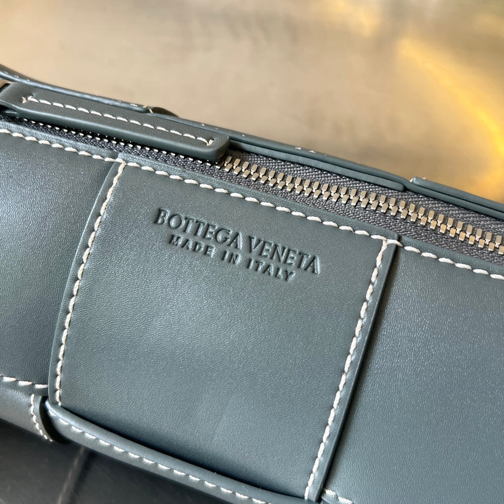 BOTTEGA VENETA SMALL CYLINDER CASSETTE 21 IN NEVADA CALFSKIN