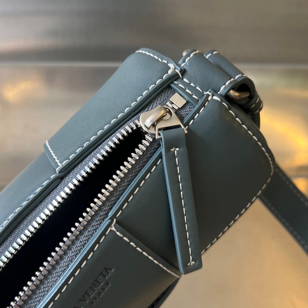 BOTTEGA VENETA SMALL CYLINDER CASSETTE 21 IN NEVADA CALFSKIN