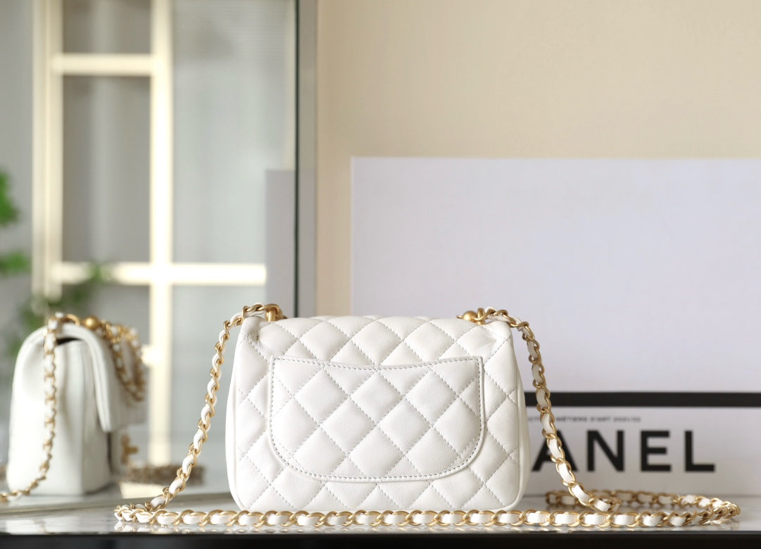 CHANEL 25S FLAP BAG 17 CM IN WHITE LAMBSKIN PEARL STRAP WITH GOLD HARDWARE