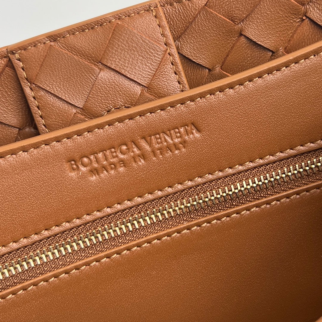 BOTTEGA VENETA LARGE ANDIAMO 32 IN BURNT ORANGE LAMBSKIN