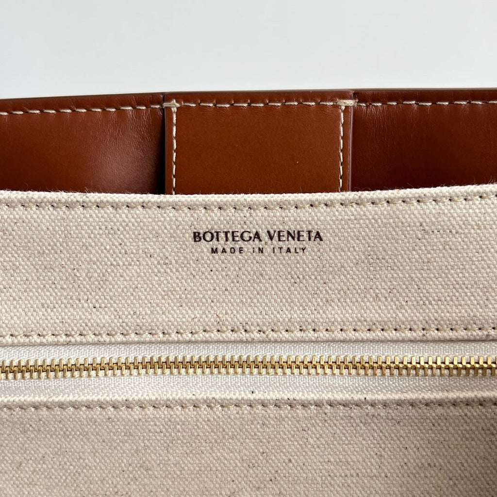 BOTTEGA VENETA MEDIUM ANDIAMO 32 IN WHITE BROWN CALFSKIN AND CANVAS