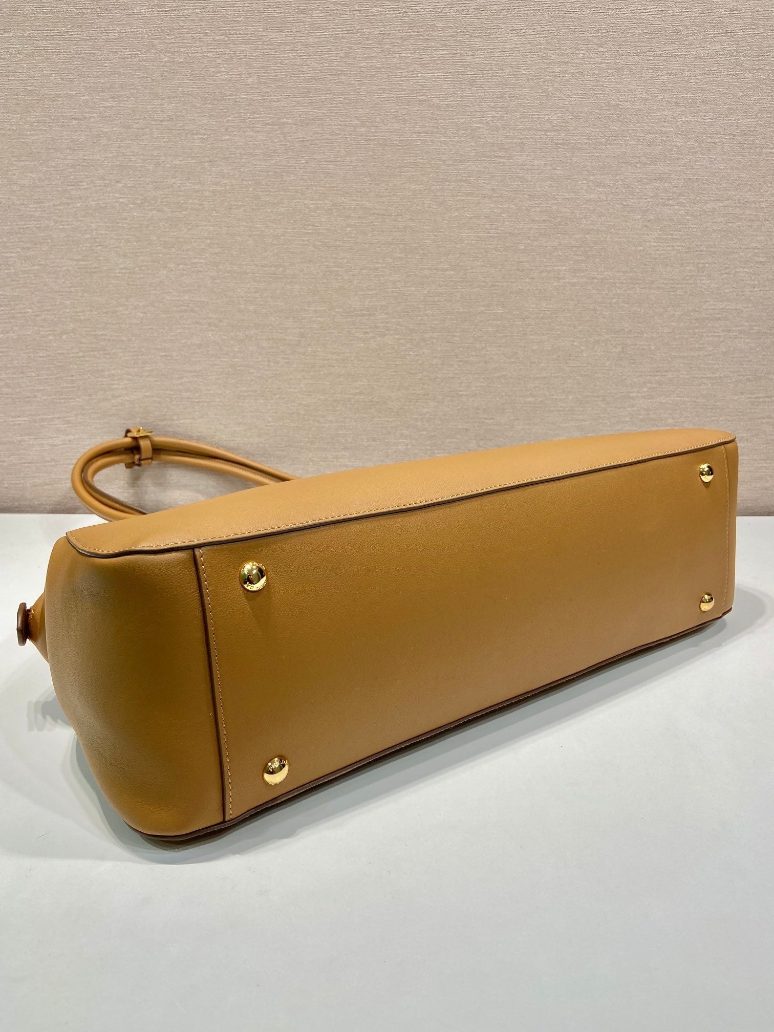 PRADA LARGER TOTE BAG 48 WITH ZIPPER CLOSURE IN CIDER BROWN SMOOTH CALFSKIN