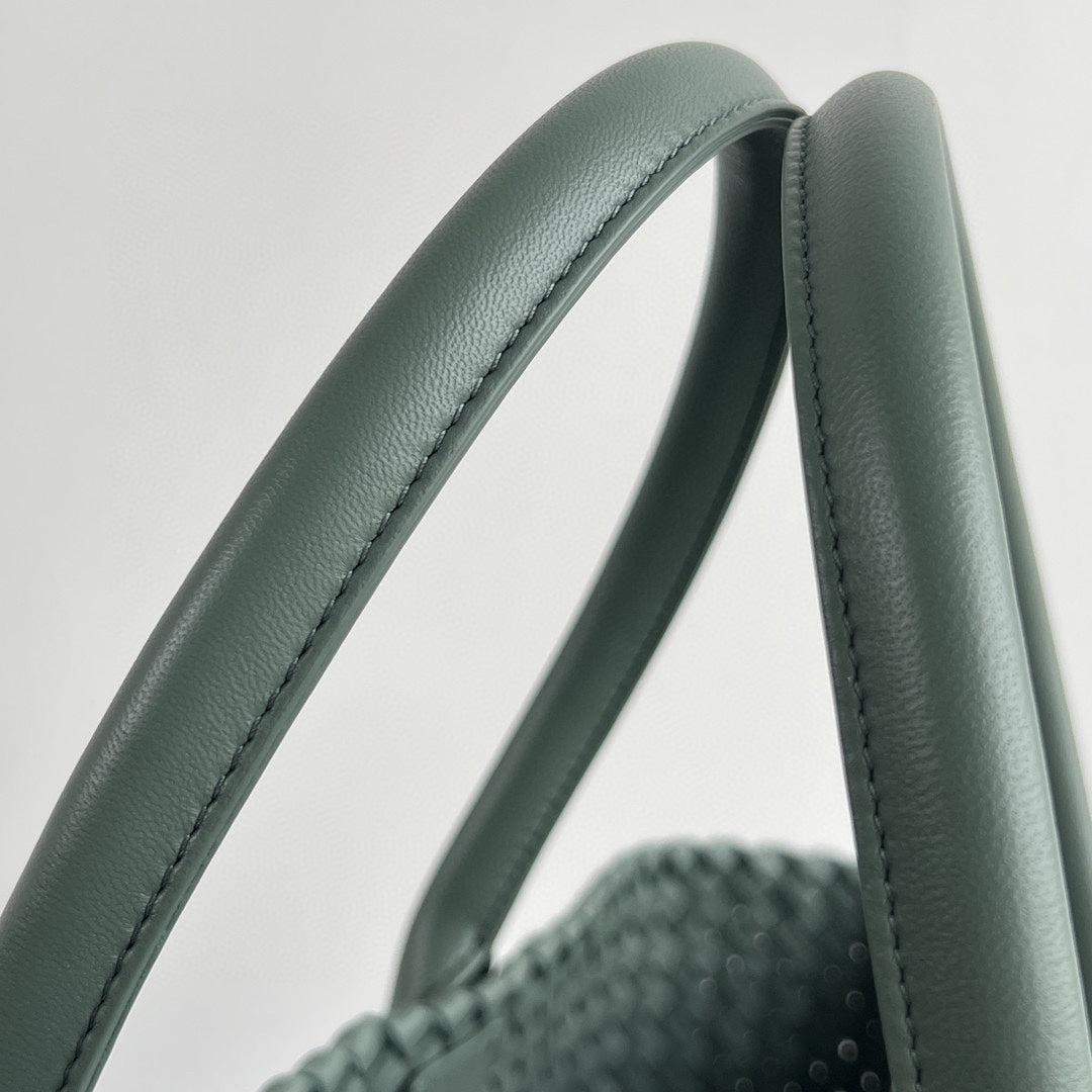BOTTEGA VENETA LARGE CABAT 51 IN XANADU GRAY LAMBSKIN