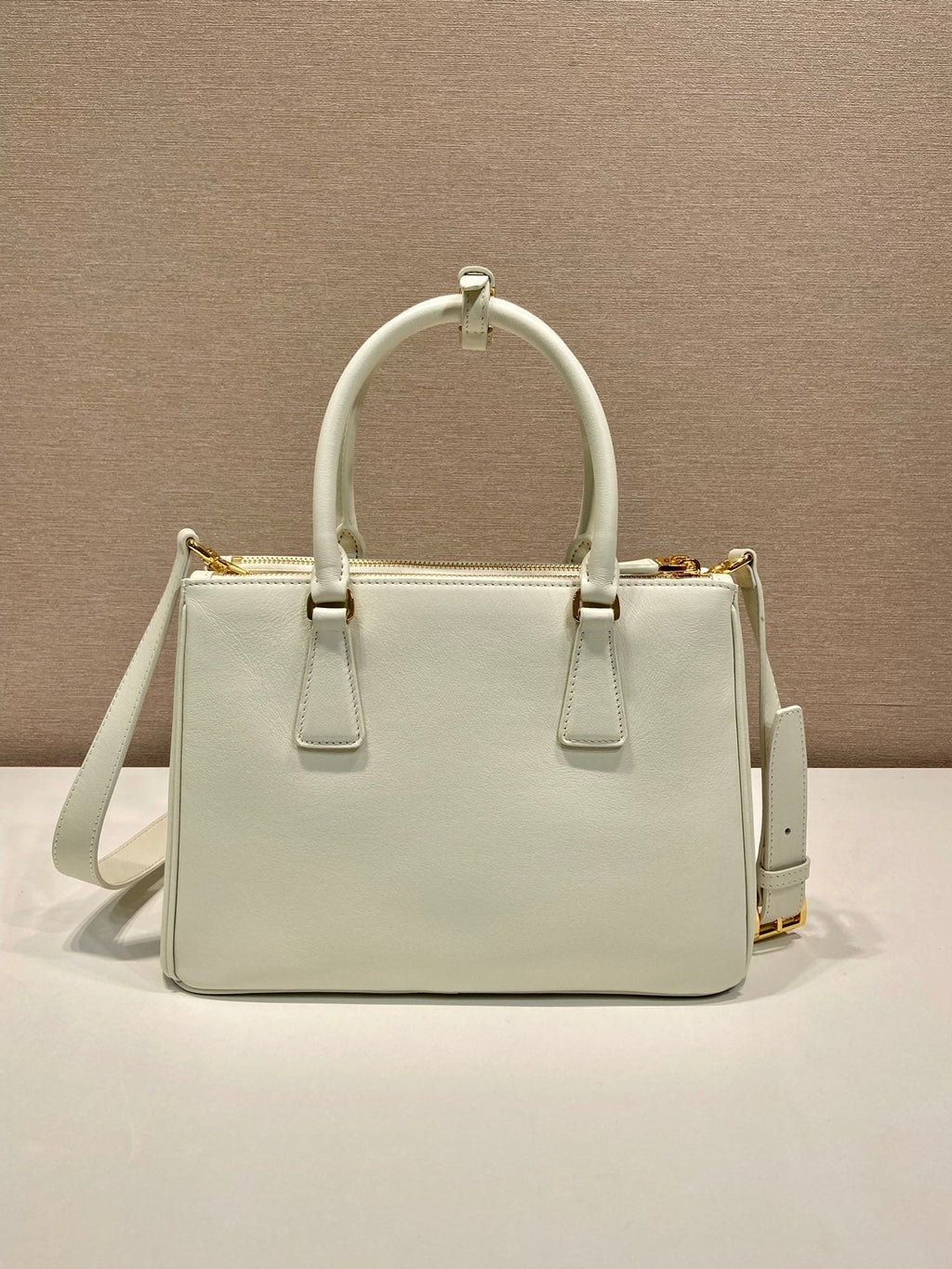PRADA MEDIUM GALLERIA BAG 28 IN WHITE SMOOTH CALFSKIN GOLD HARDWARE