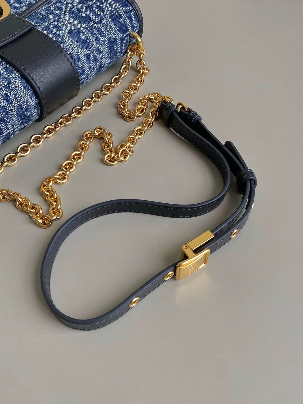DIOR 21 MONGTAIGNE EAST-WET WITH CHAIN BLUE DENIM OBLIQUE JACQUARD