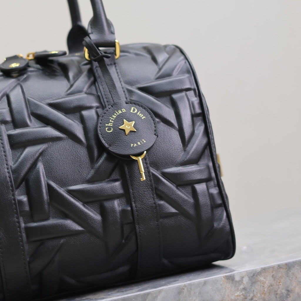 DIOR GROOVE BAG 25 IN BLACK MACROCANNAGE CALFSKIN WITH GOLD HARDWARE