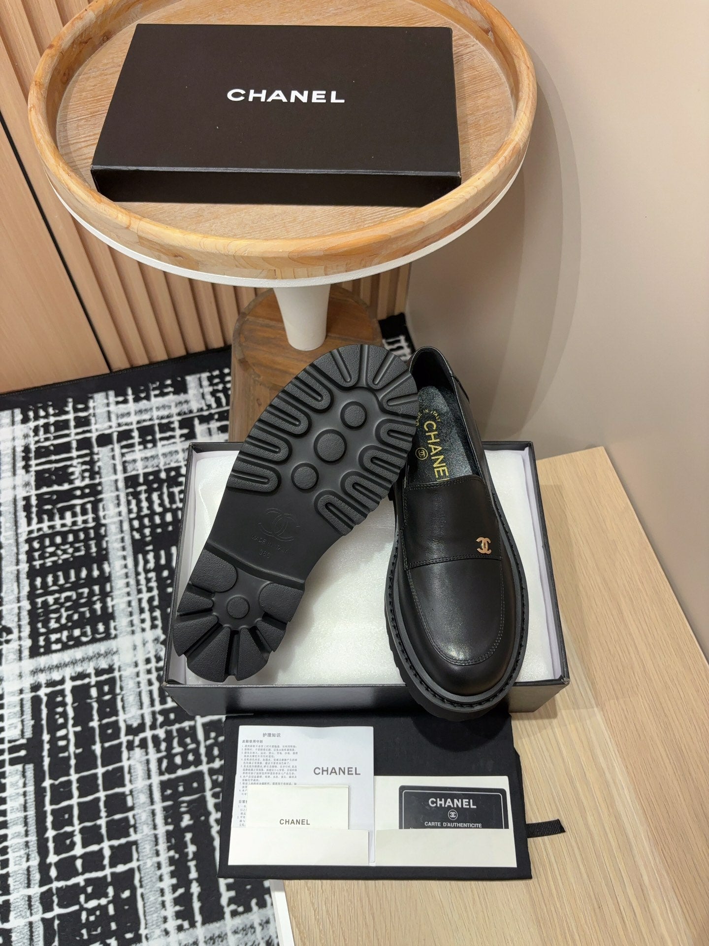 CHANEL MOASINS IN BLACK CALFSKIN