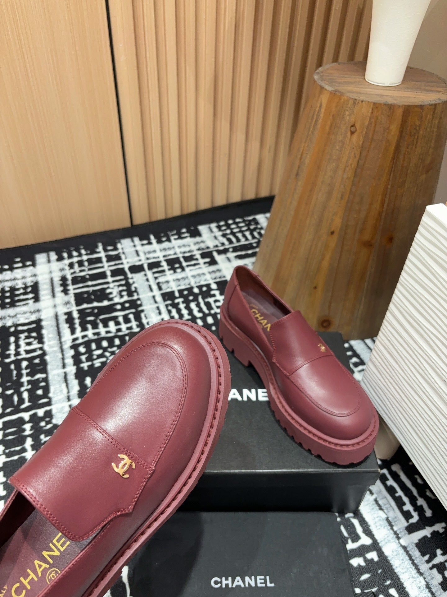 CHANEL MOASINS IN BURGUNDY RED CALFSKIN