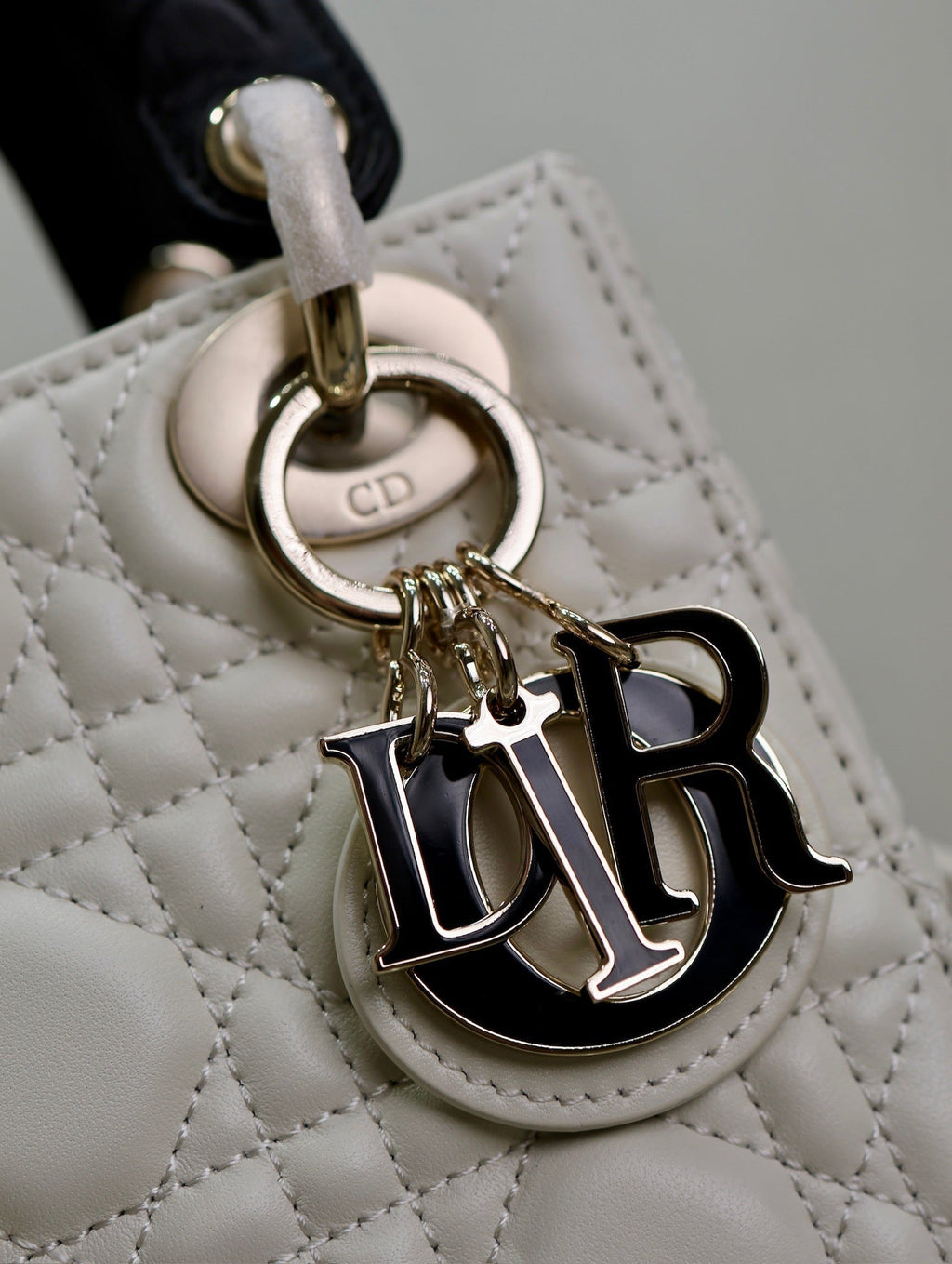 DIOR MINI LADY BAG 17 IN WHITE QUILTED MACROCANNAGE CALFSKIN BLACK STRAP