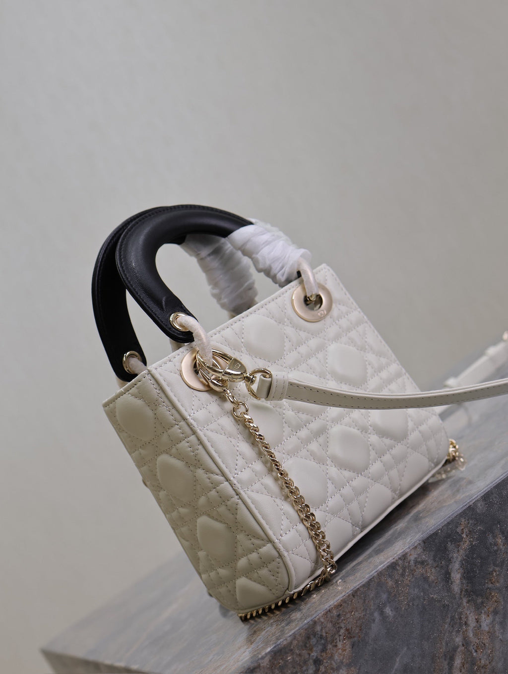DIOR MINI LADY BAG 17 IN WHITE QUILTED MACROCANNAGE CALFSKIN BLACK STRAP
