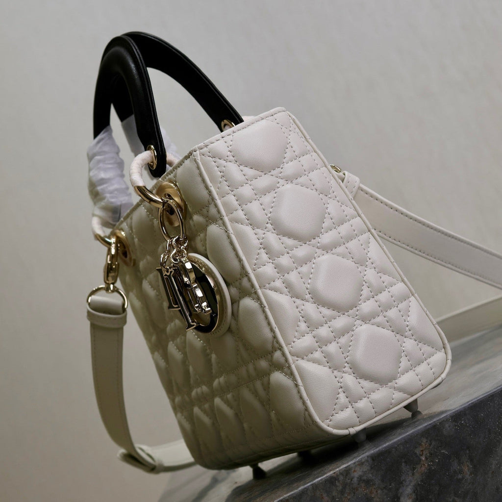 DIOR LADY BAG 20 IN WHITE QUILTED MACROCANNAGE CALFSKIN BLACK STRAP
