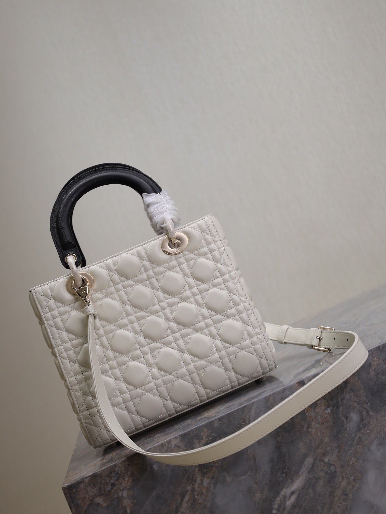 DIOR MEDIUM LADY BAG 24 IN WHITE QUILTED MACROCANNAGE CALFSKIN BLACK STRAP