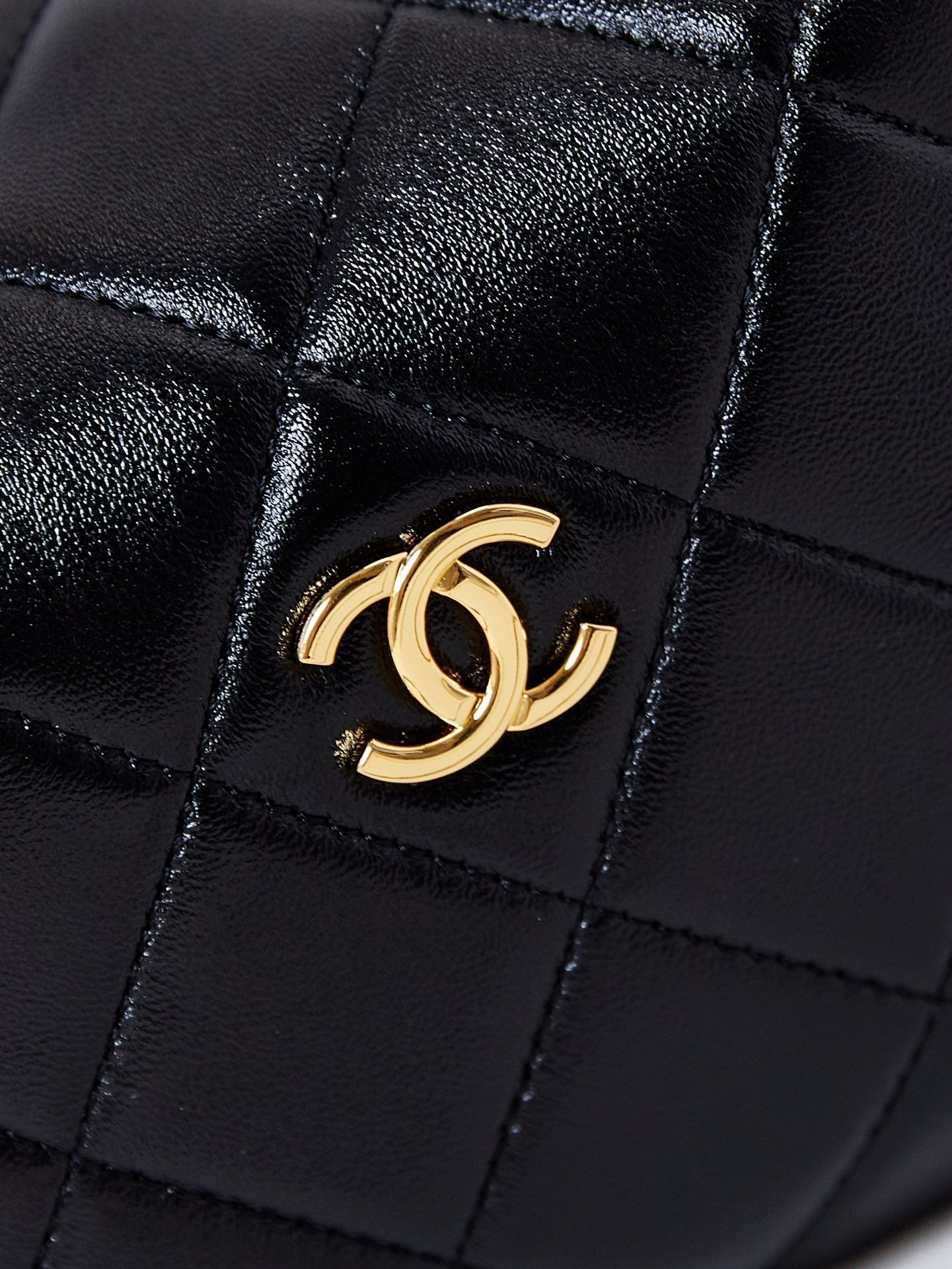 CHANEL HOBO BAG 18 IN BLACK SOFT LAMBSKIN GOLD CHAIN