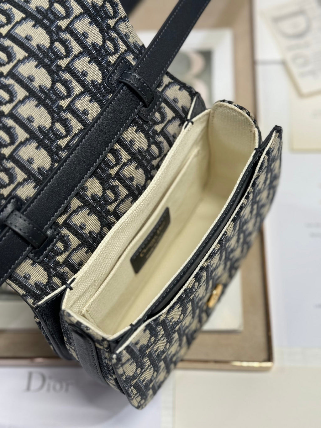 DIOR SMALL 19 MONTAIGNE AVENUE TOP HANDLE BAG BLUE  OBLIQUE JACQUARD AND BLACK SMOOTH CALFSKIN