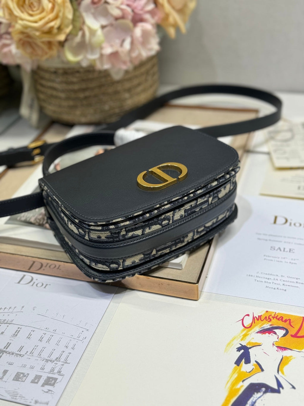 DIOR SMALL 19 MONTAIGNE AVENUE TOP HANDLE BAG BLUE  OBLIQUE JACQUARD AND BLACK SMOOTH CALFSKIN