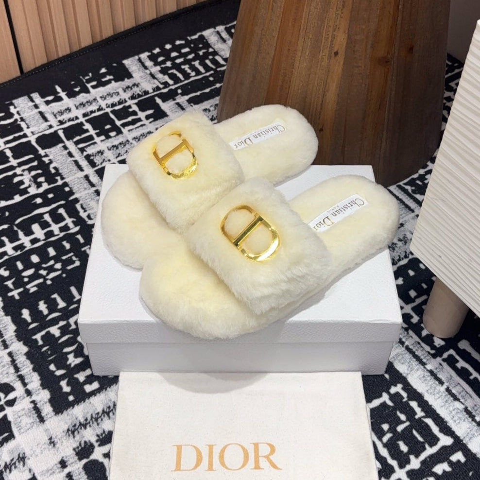 DIOR THICK-SOLE SLIPPER IN WHITE CREAM FLEECE WITH GOLD LOGO