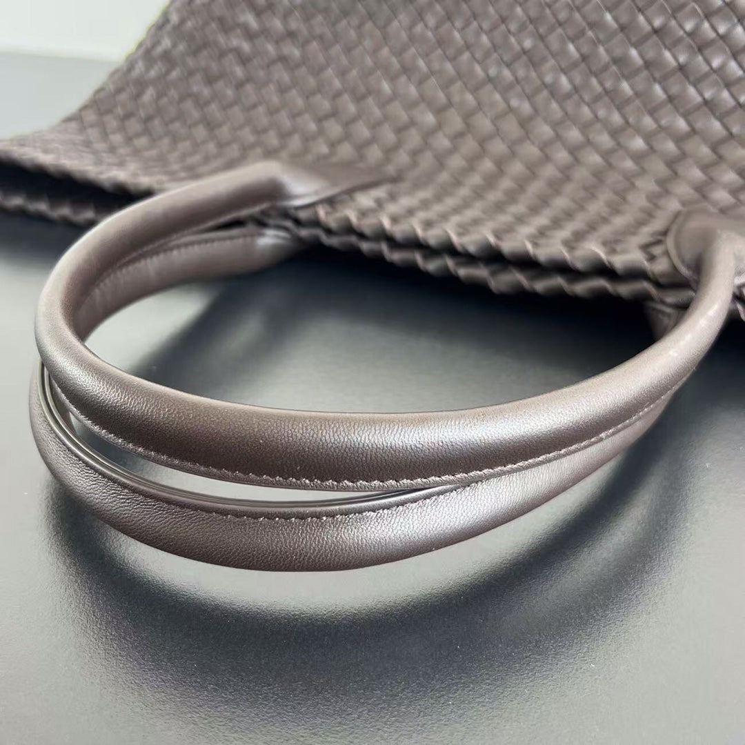BOTTEGA VENETA LARGE CABAT 51 IN HICKORY BROWN LAMBSKIN