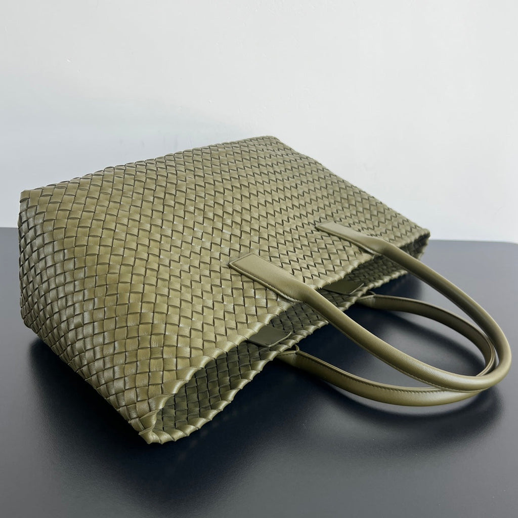 BOTTEGA VENETA LARGE CABAT 51 IN ARMY GREEN LAMBSKIN