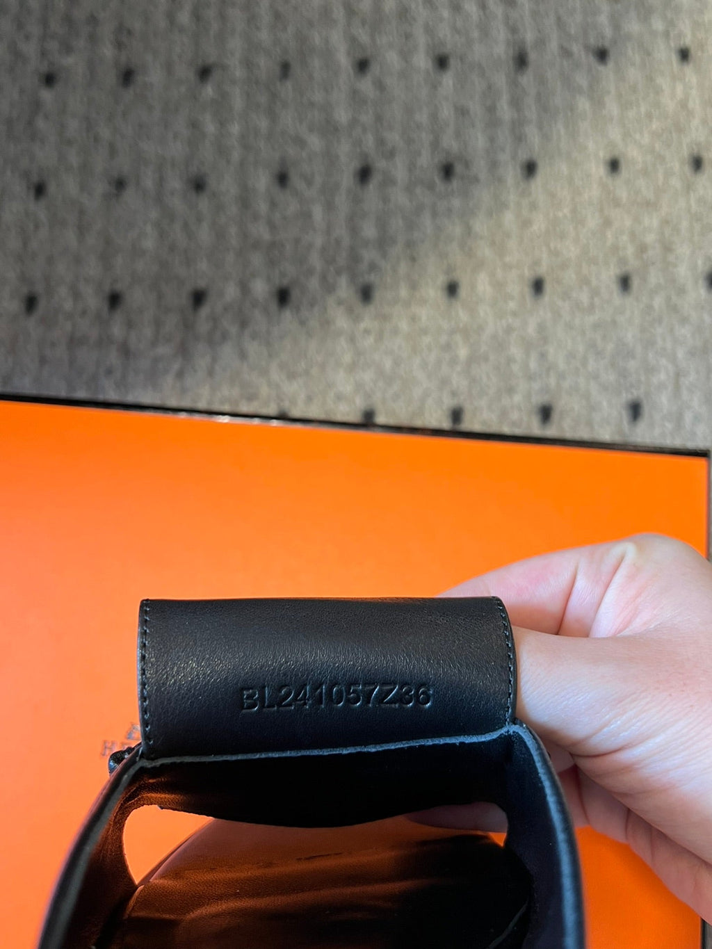 HERMES ILOT FLAT SANDAL IN BLACK CALFSKIN