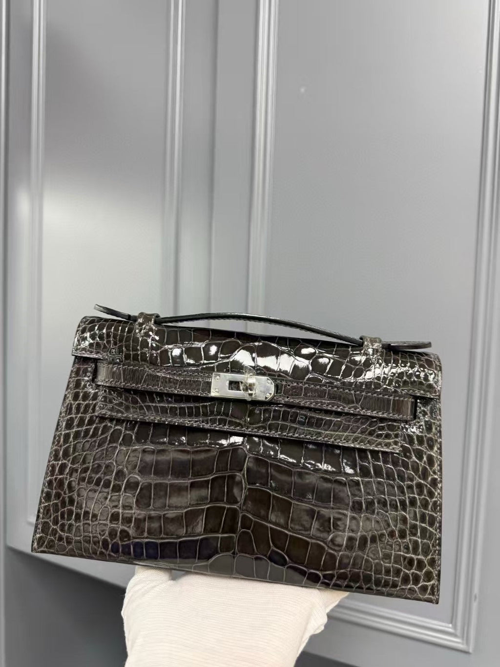 HERMES KELLY MINI 22 IN BROWN AMERICAN ALLIGATOR SILVER BUCKLE