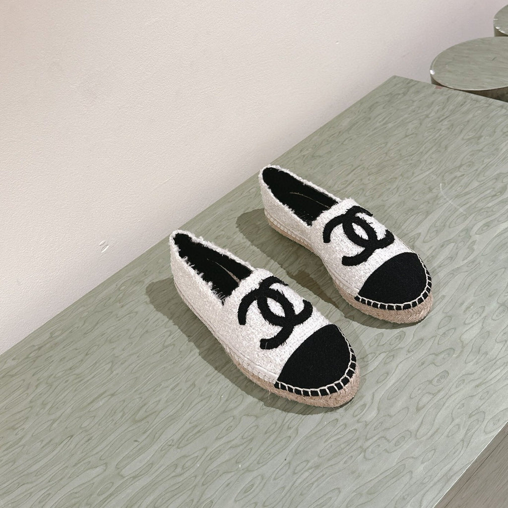 CHANEL ESPADRILLES LOAFERS IN WHITE TWEED WITH BLACK LOGO