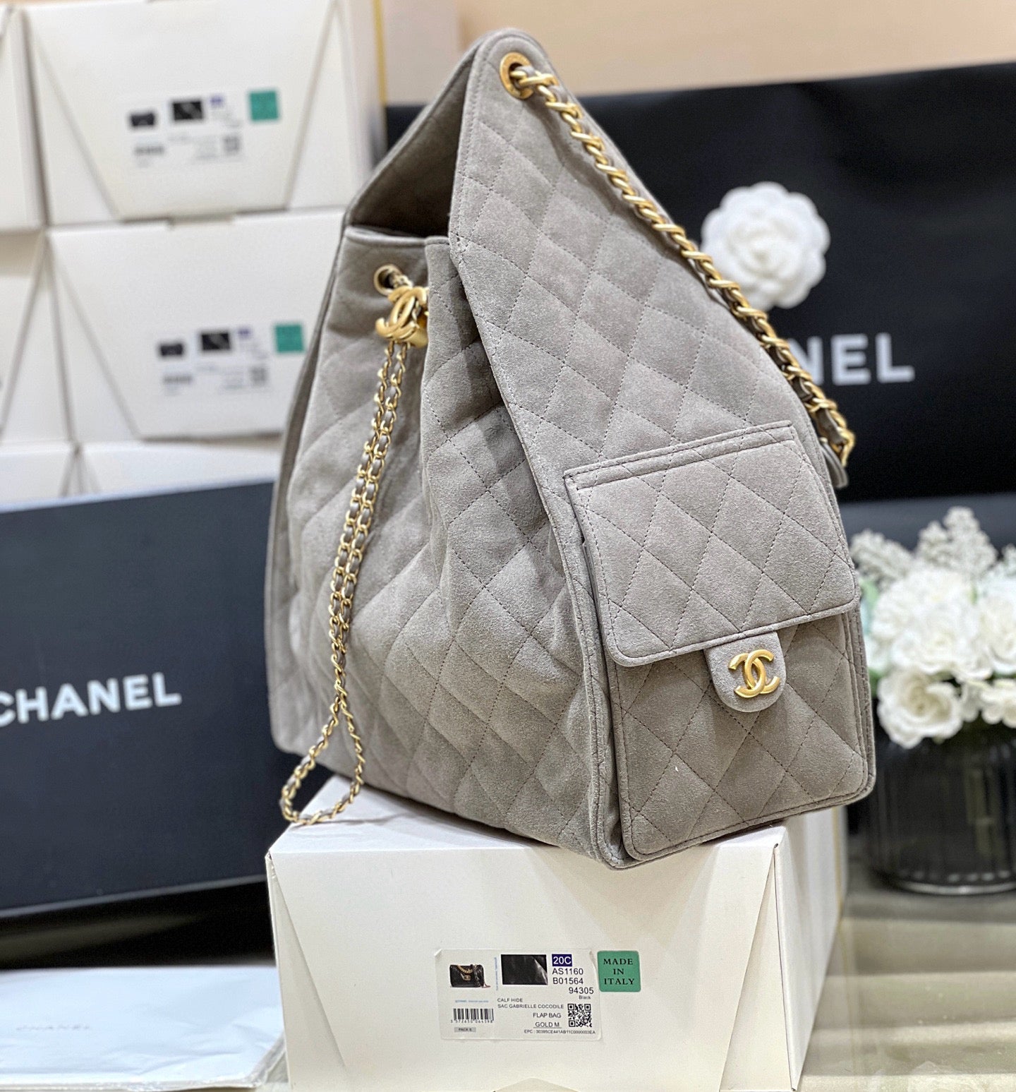 CHANEL 25 HANDBAG IN GRAY 40 SUEDE CALFSKIN GOLD HARDWARE
