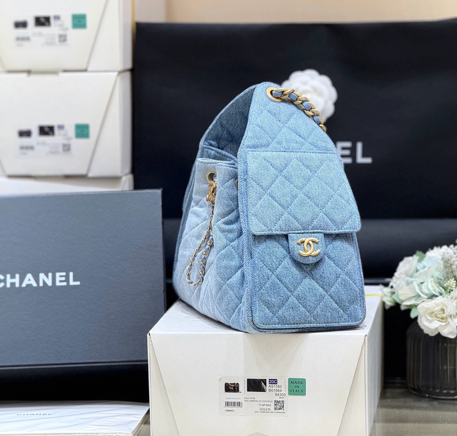 CHANEL 25 HANDBAG IN BLUE 30 DENIM GOLD HARDWARE