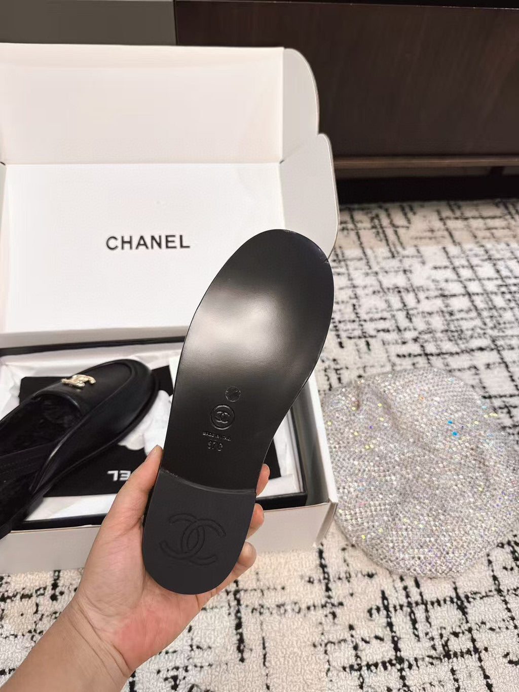 CHANEL SLINGBACK LOAFER IN BLACK CALFSKIN AND SHEARLING