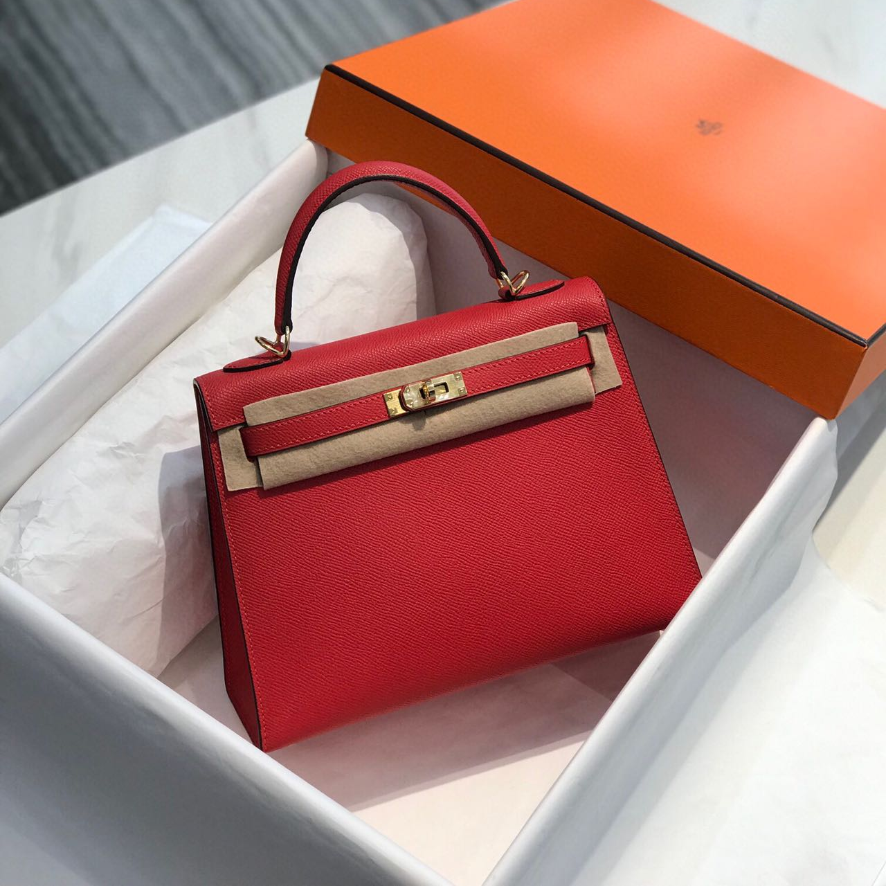 HERMES KELLY HANDBAG 28 IN ROUGE CASAQUE RED EPSOM LEATHER GOLD HARDWARE
