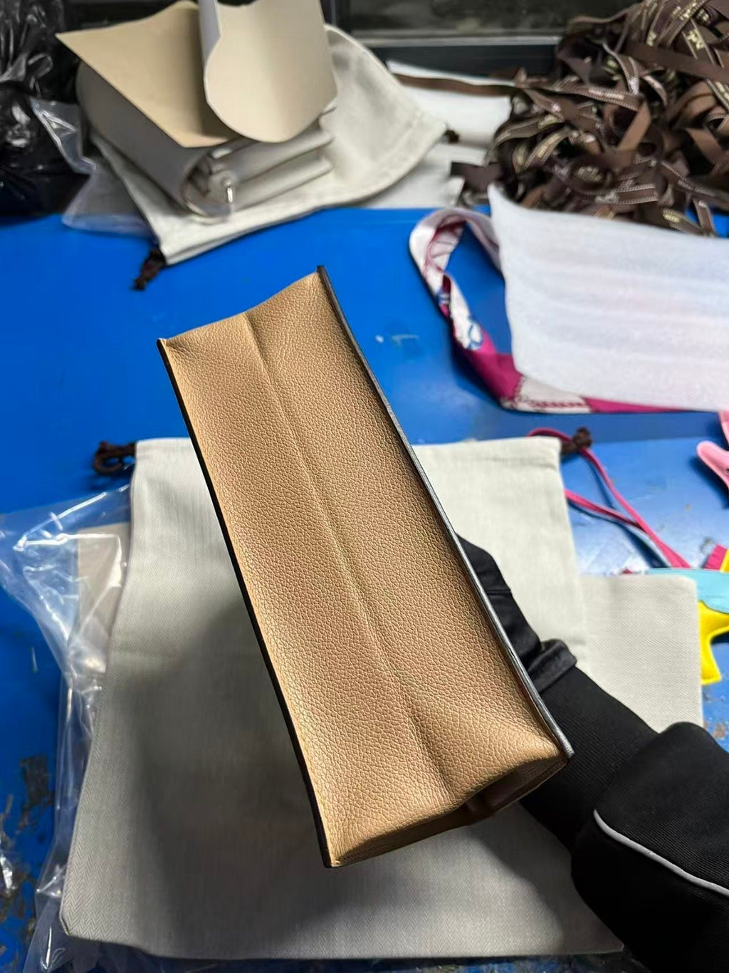 HERMES KELLY DANSE 22 TAN BROWN IN CALFSKIN SILVER HARDWARE