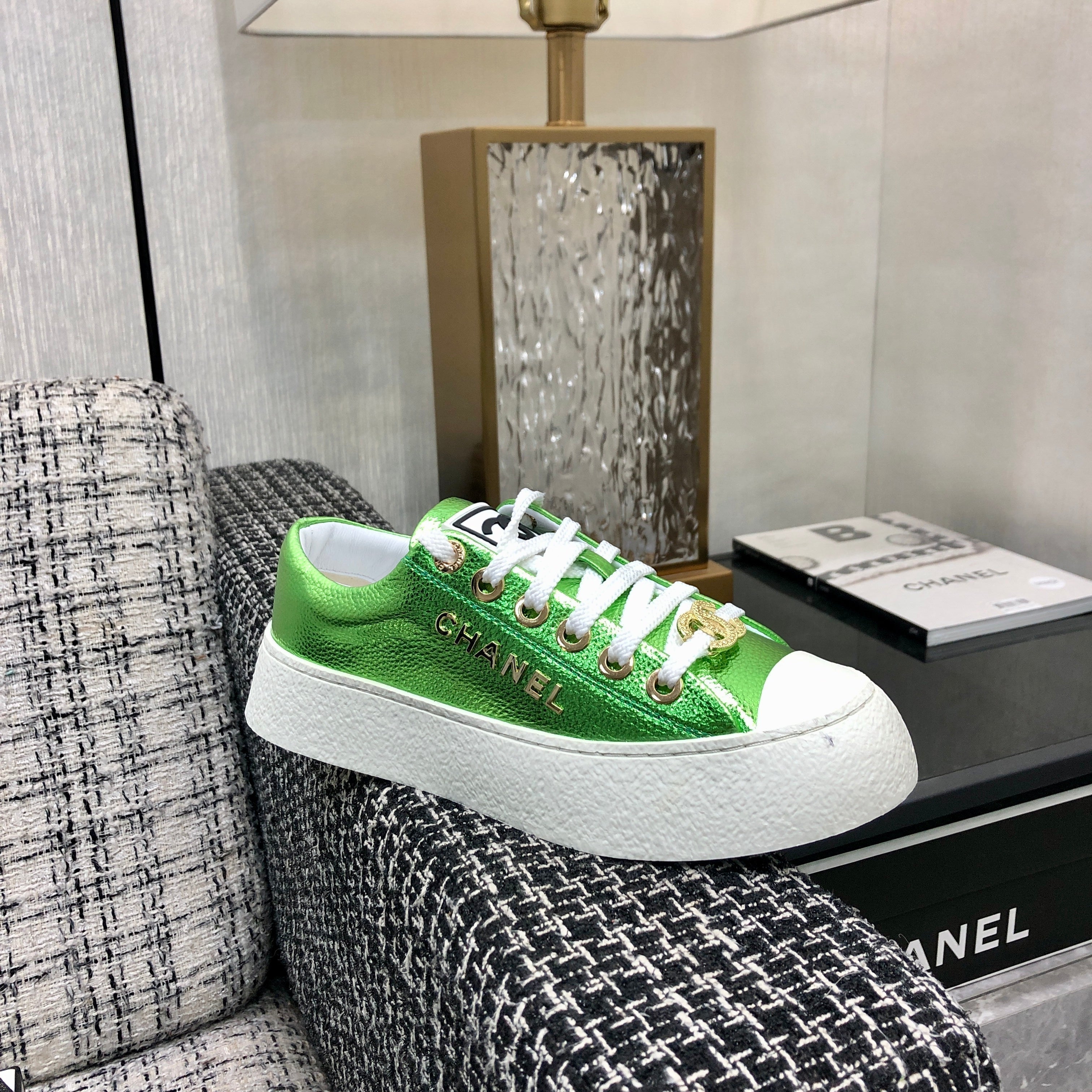 CHANEL CASUAL SNEAKER IN EMERALD GREEN METALLIC LAMBSKIN WITH GOLD LOGO