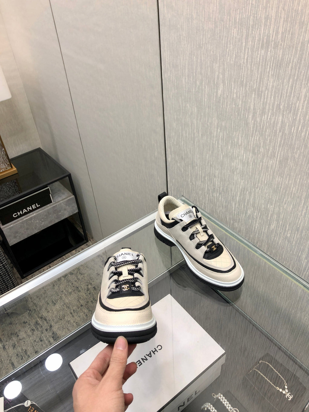 CHANEL LOW TOP CASUAL SHOES IN BISQUE BEIGE LAMBSKIN AND SUEDE